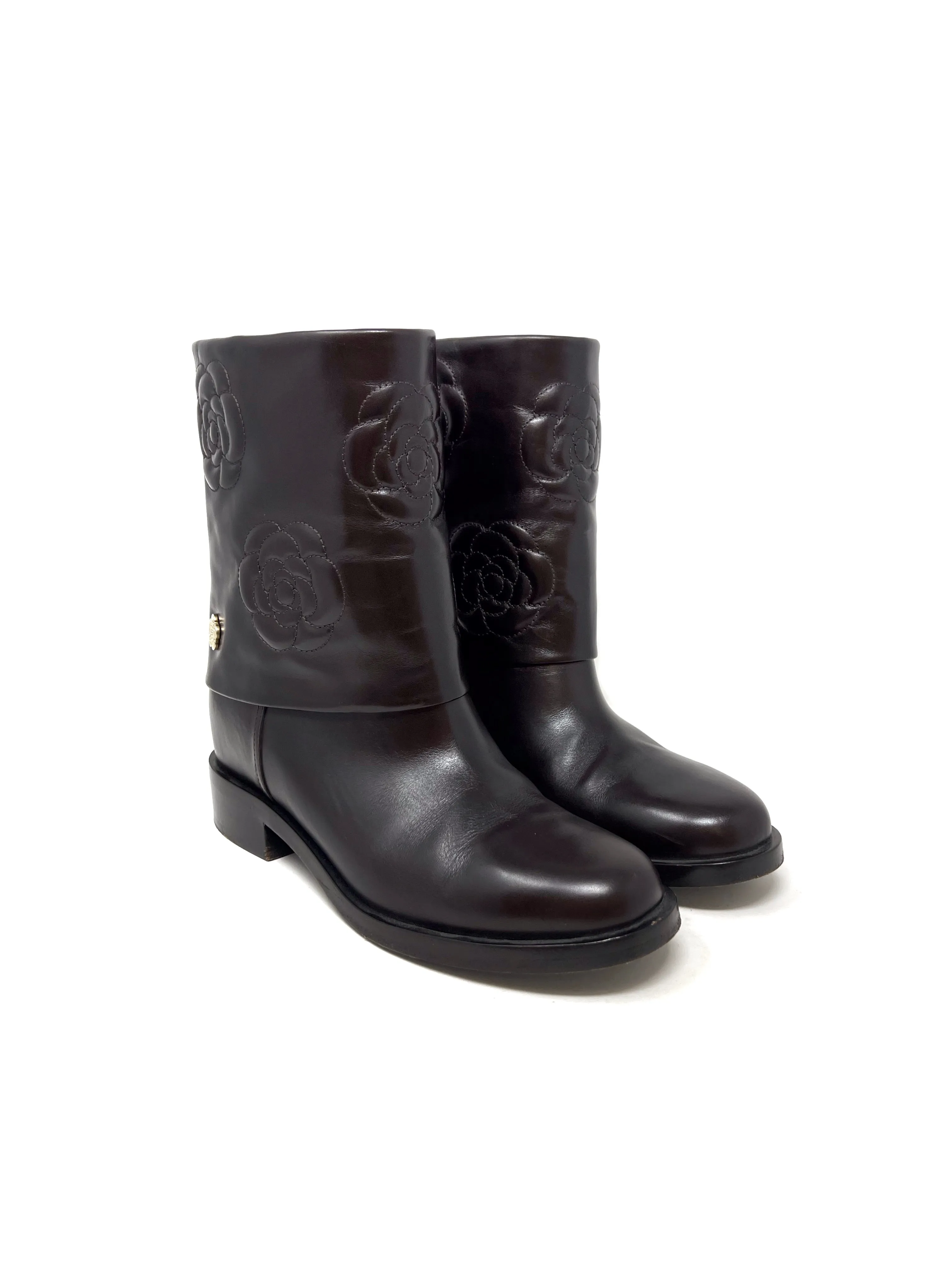Chanel Size 42 '16A Calfskin Camellia Stitch Foldover Boots