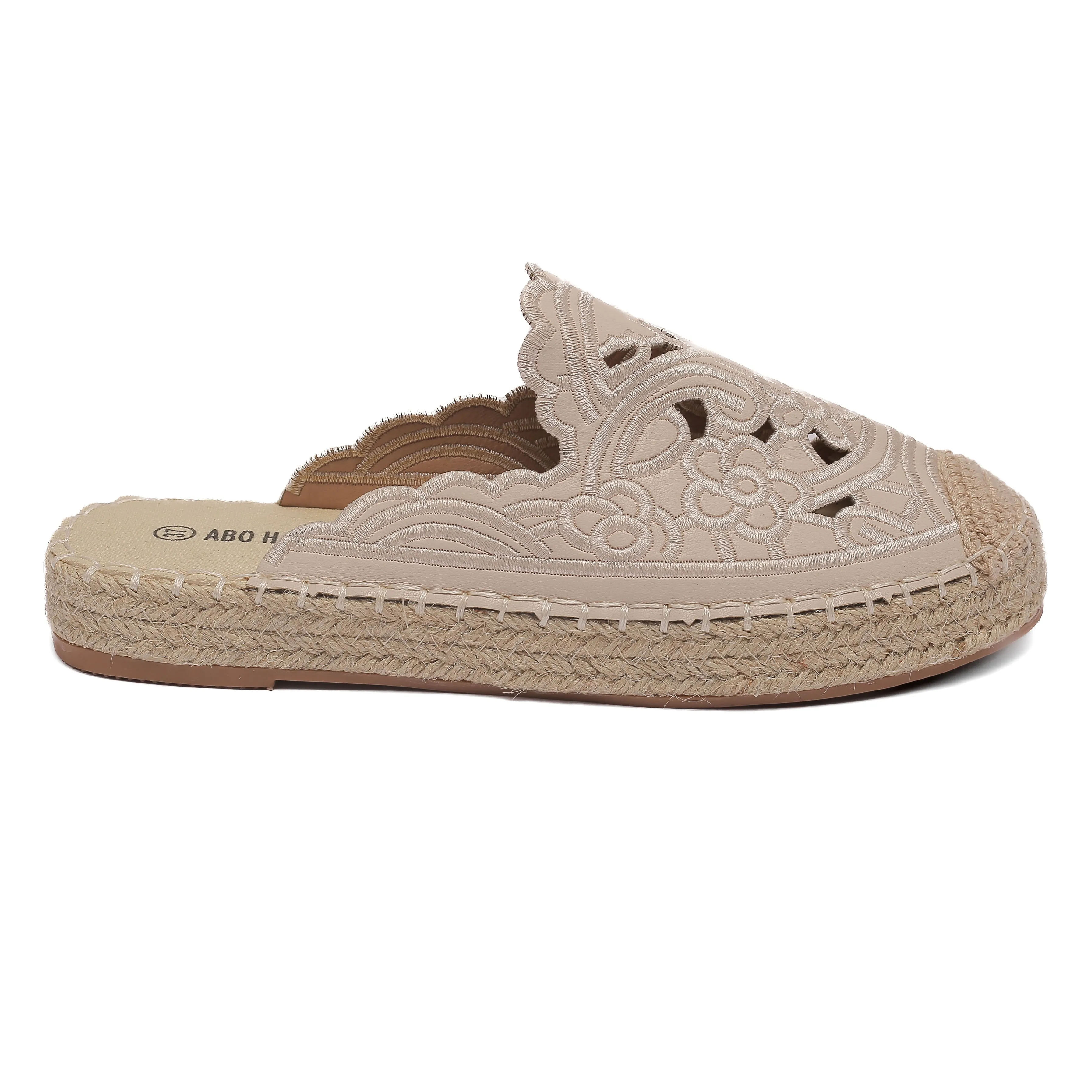 Everyday LeatherClogs in Beige
