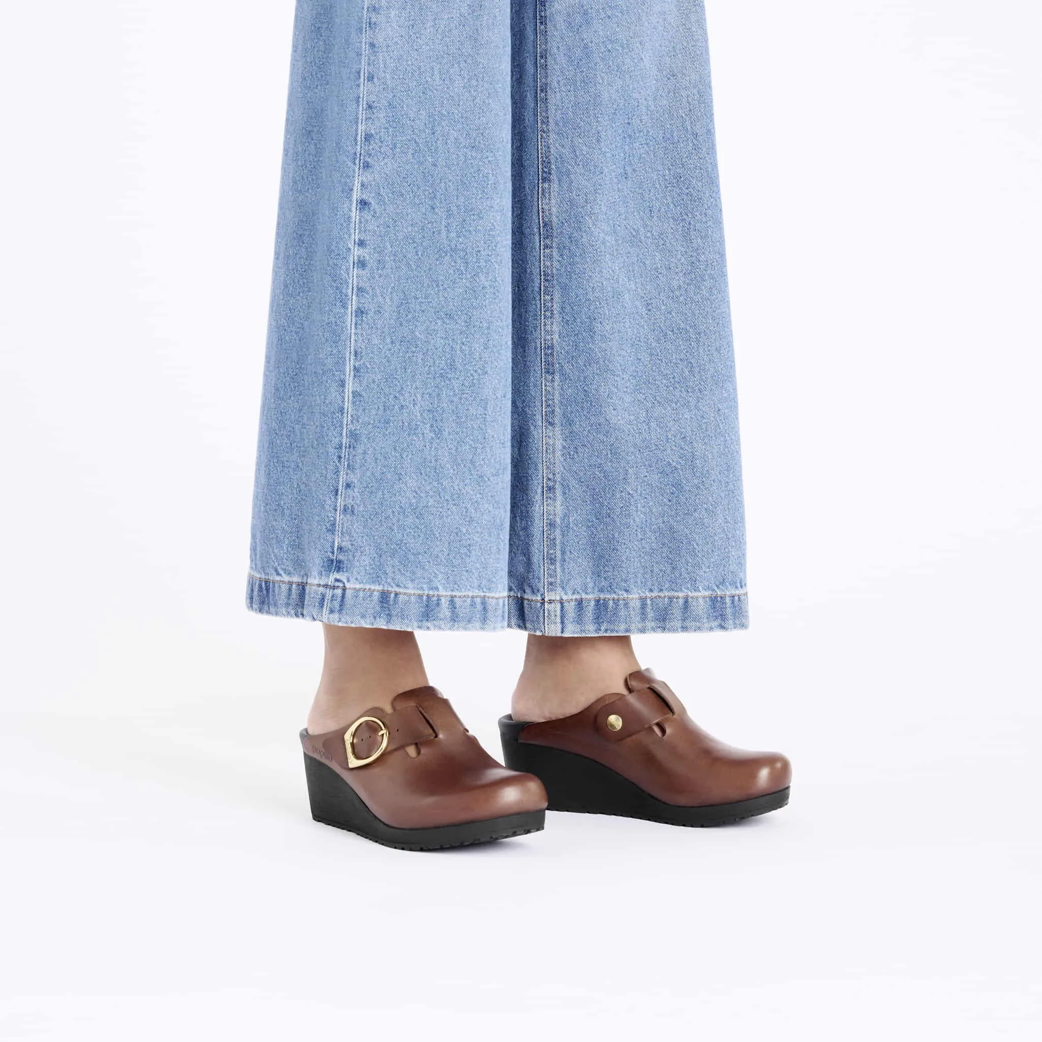 Fanny Ring-Buckle Natural Leather