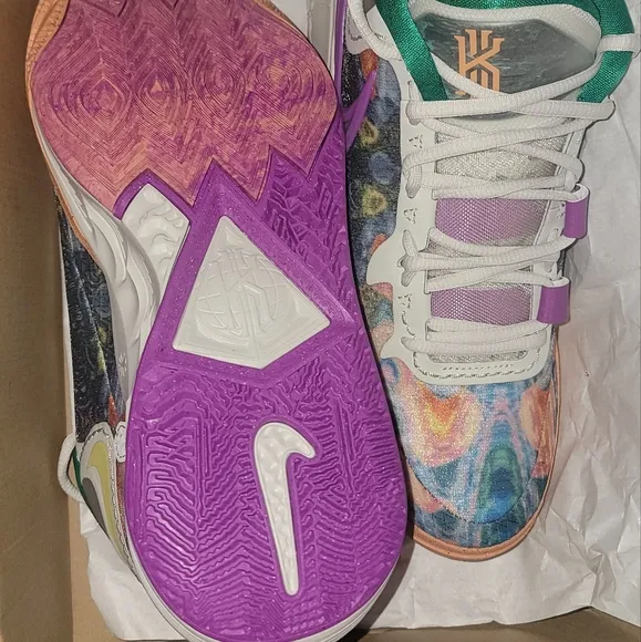 Kyrie 8 unreleased Circle of Life size 5(5.5)