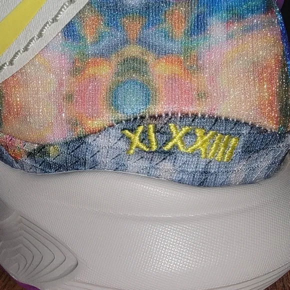 Kyrie 8 unreleased Circle of Life size 5(5.5)