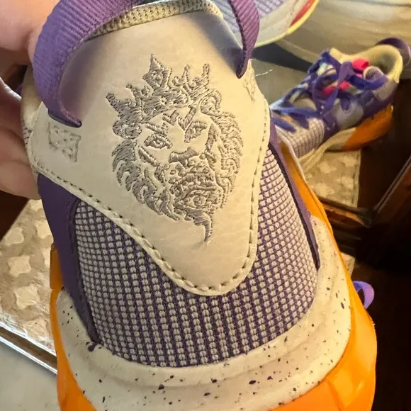 NIKE Lebron James Witness 7 LA Lakers Basketball Sneakers Purple Orange Boys 5