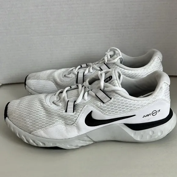 Nike Renew Basketball sneakers;  Size: 11.5 M (Eur 45.5); Grey &amp; White