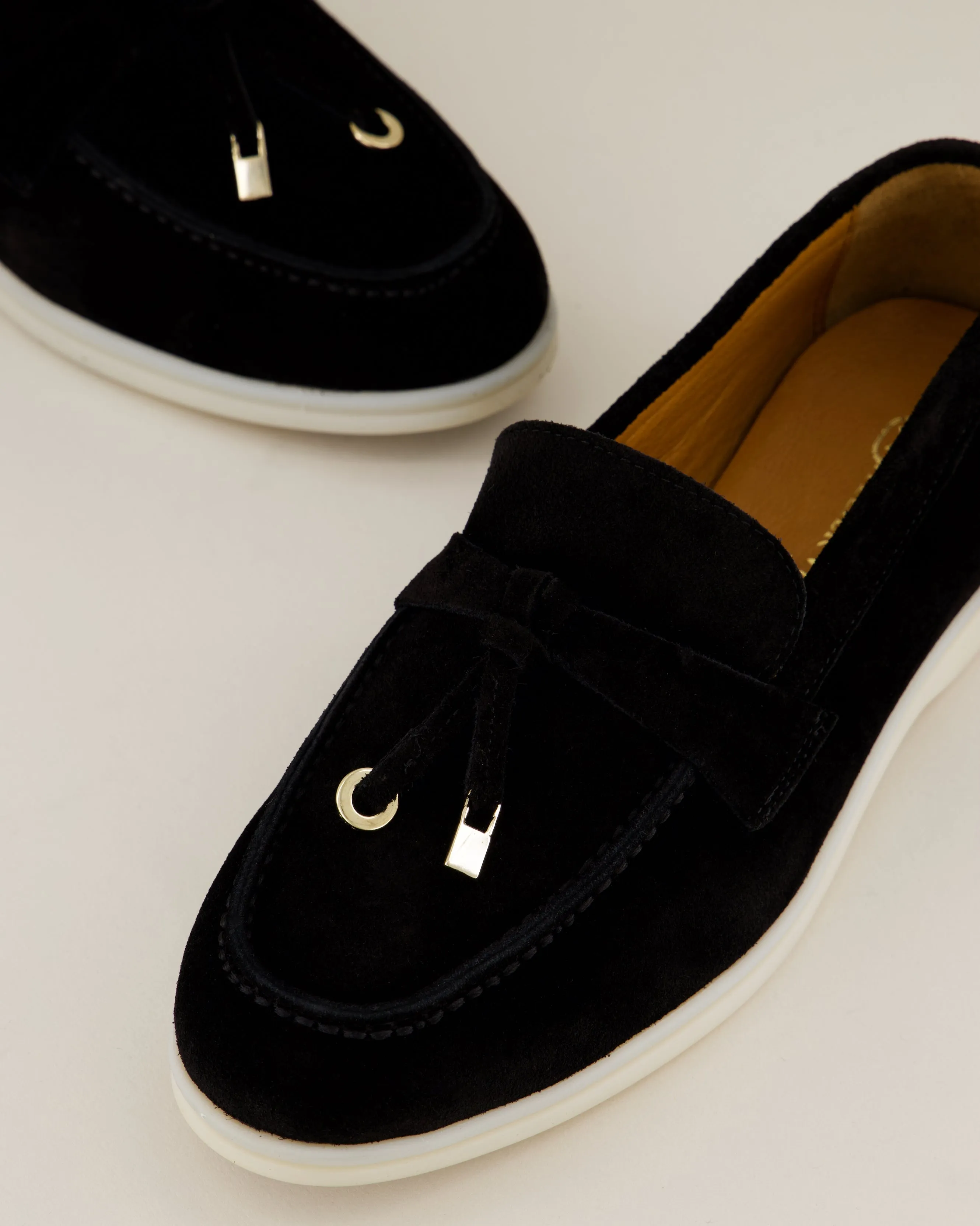 Nina Loafer  AVWL01-Black