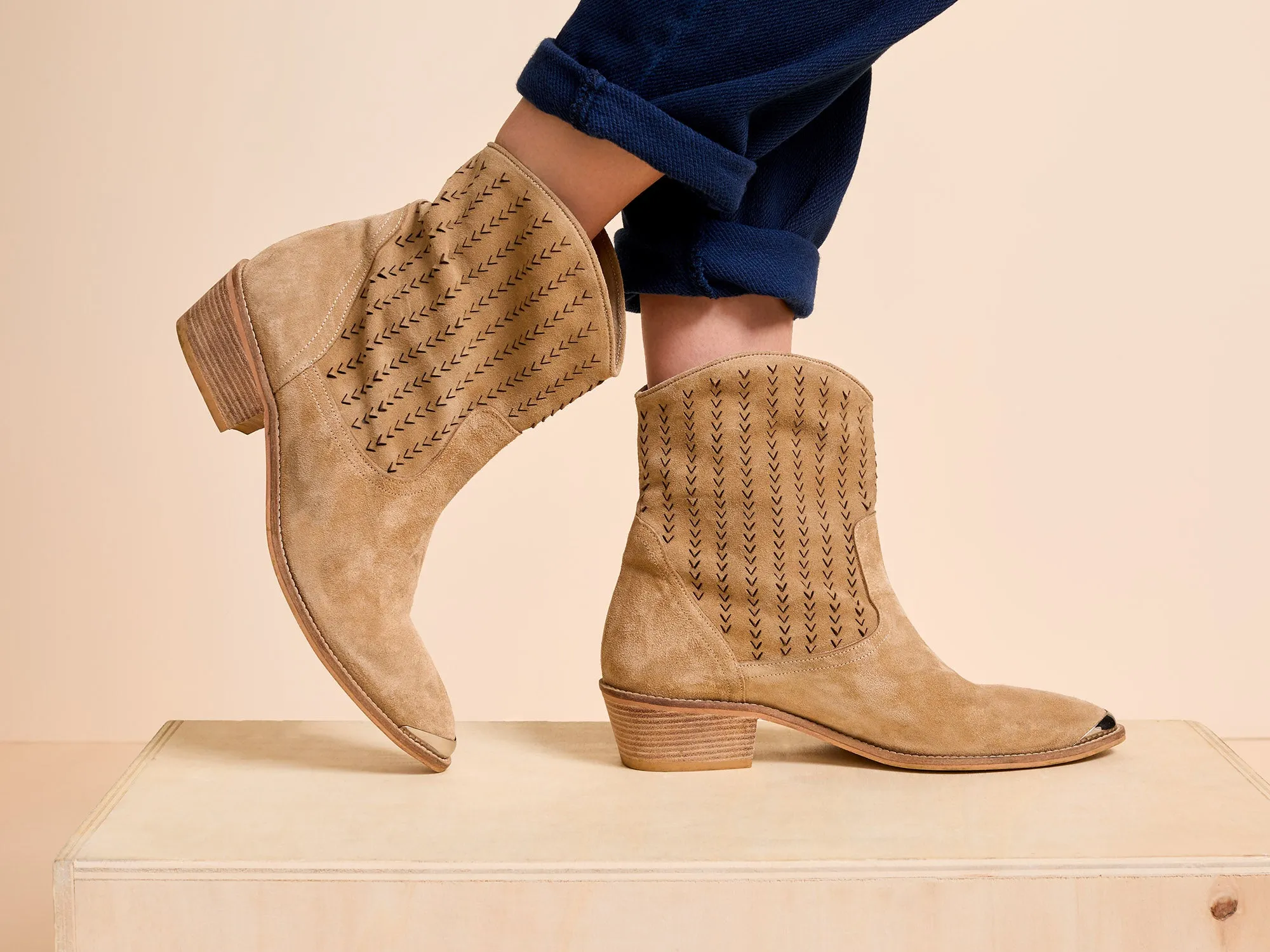 ORPALE - Boots ficelle en cuir velours perforé