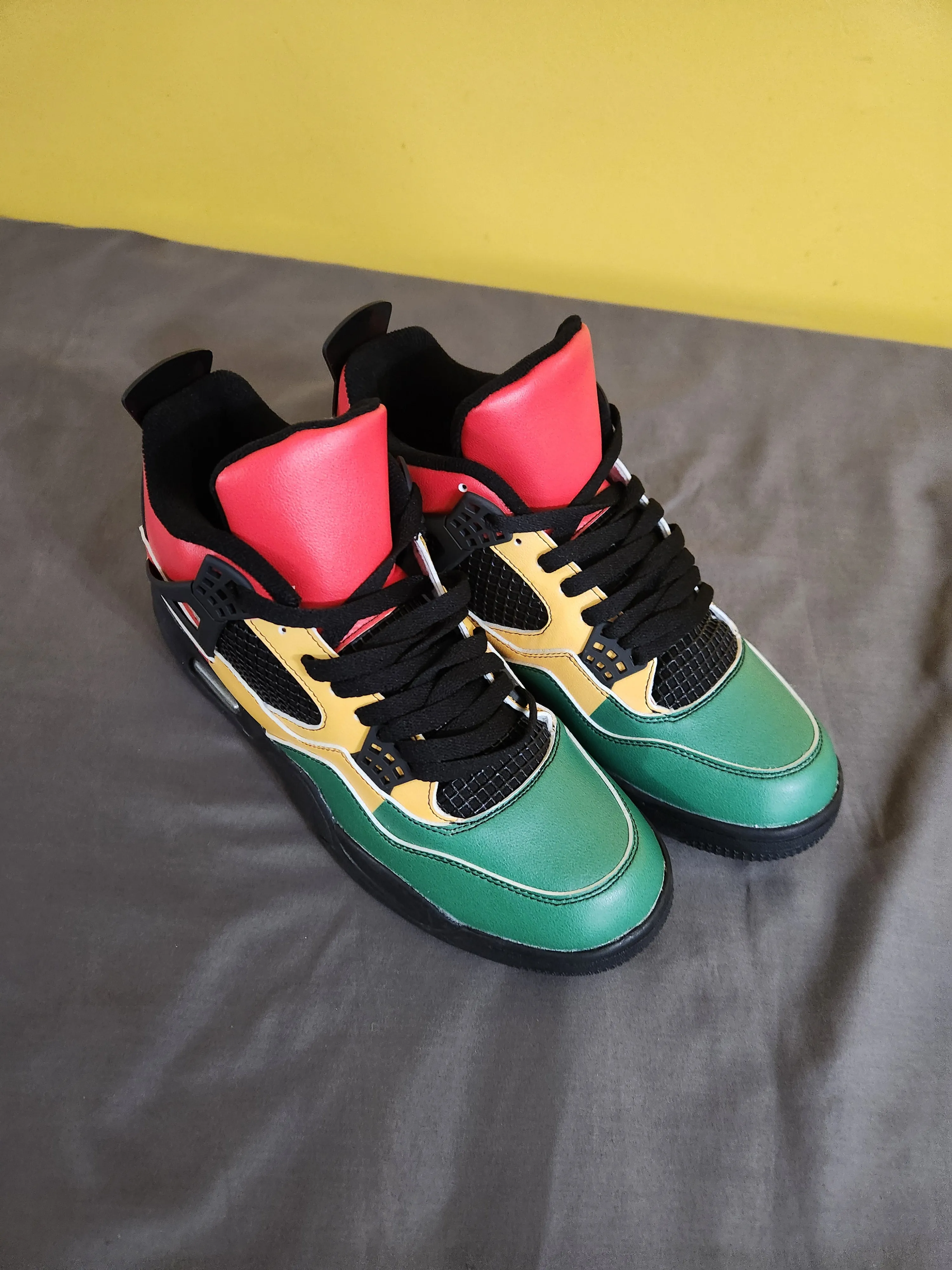 Rasta Shoes - Size 8.5 Mens