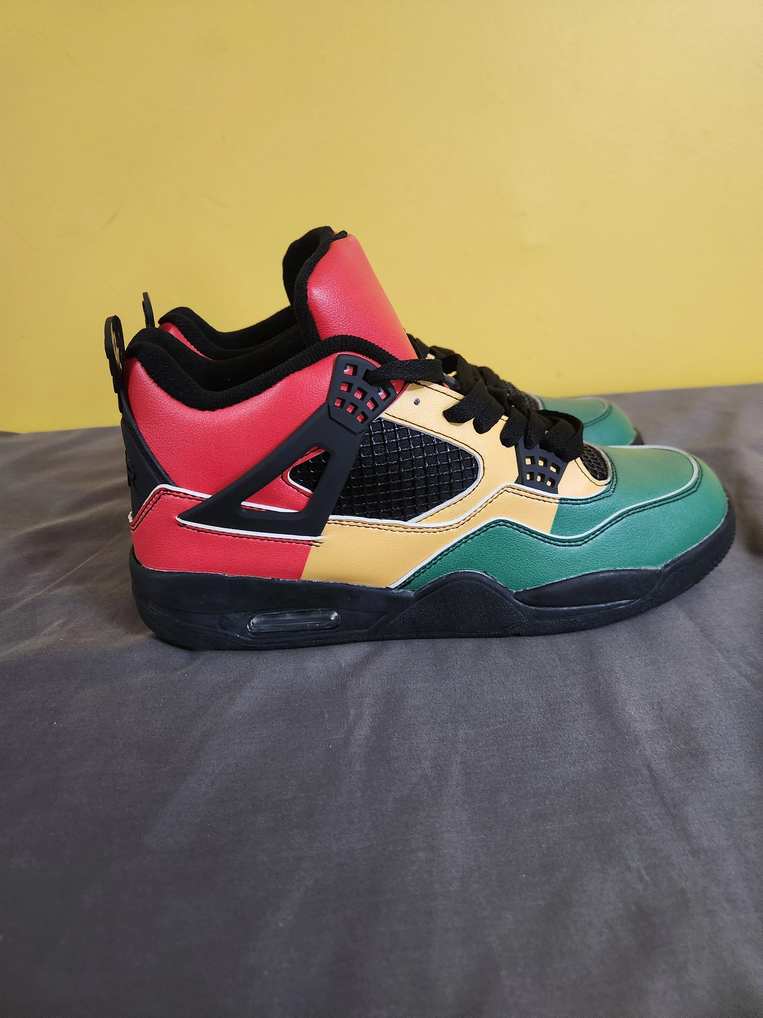 Rasta Shoes - Size 8.5 Mens