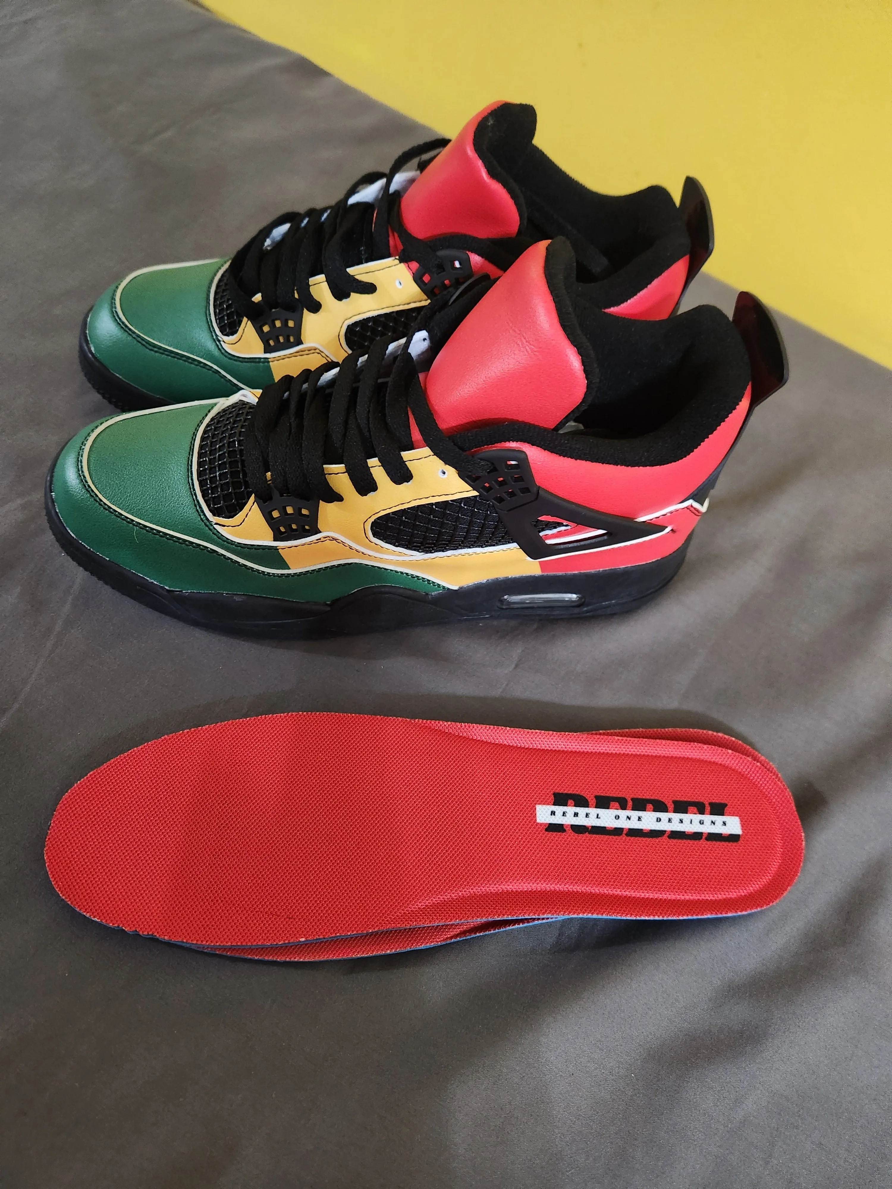 Rasta Shoes - Size 8.5 Mens