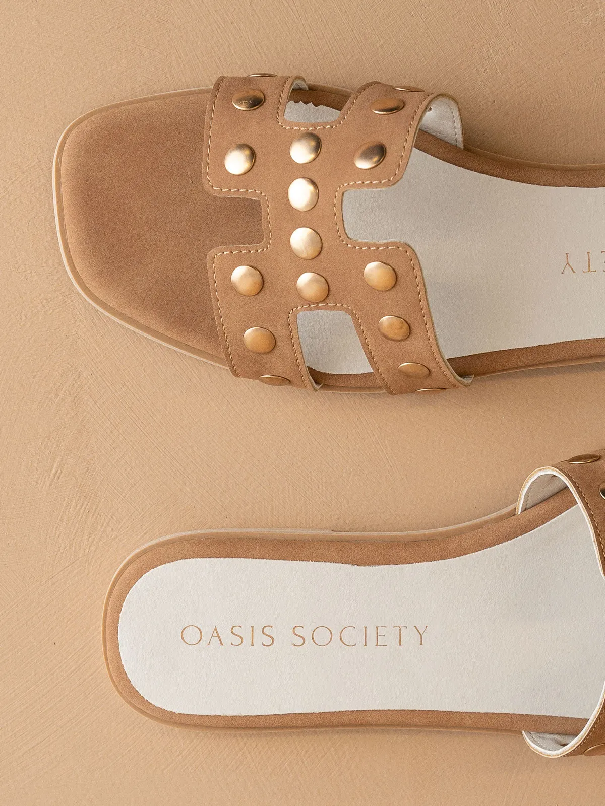 The Evelynne | Camel Studded H Band Slides