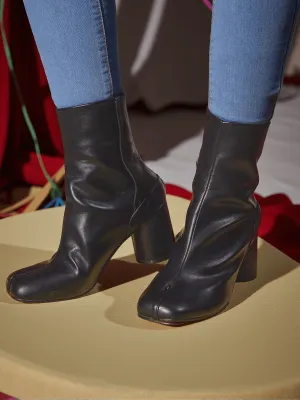 Wallon Tabi Toe Leather Boots In Black