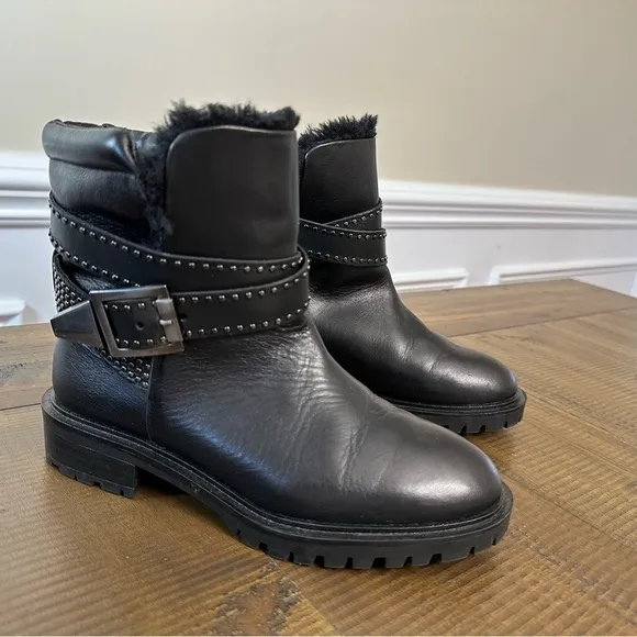 Zara women’s boots buckle black EU36 US size 6 minor damage on top